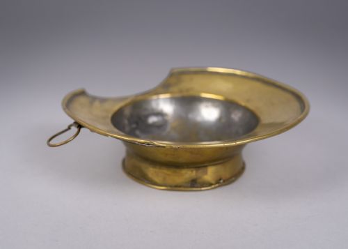 RARE 18TH CENTURY BRASS BARBER'S BLEEDING BOWL - ADDITIONAL PHOTO 3