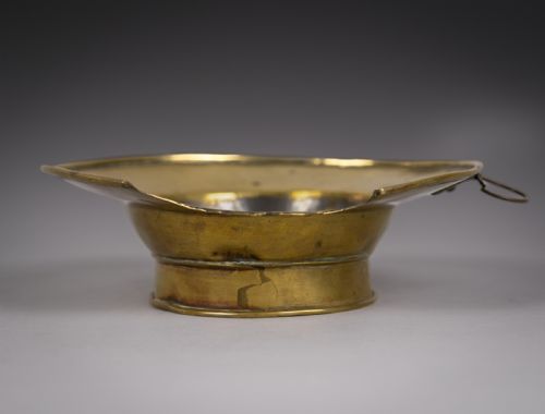 RARE 18TH CENTURY BRASS BARBER'S BLEEDING BOWL - ADDITIONAL PHOTO 4