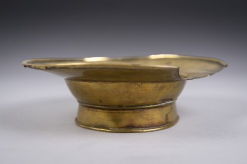 RARE 18TH CENTURY BRASS BARBER'S BLEEDING BOWL - ADDITIONAL PHOTO 5