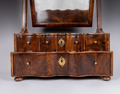 GEORGE I WALNUT SWING MIRROR WITH FOUR SERPENTINE DRAWERS C1720 - ADDITIONAL PHOTO 2