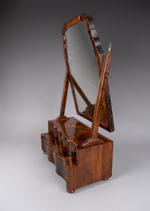 GEORGE I WALNUT SWING MIRROR WITH FOUR SERPENTINE DRAWERS C1720 - ADDITIONAL PHOTO 9