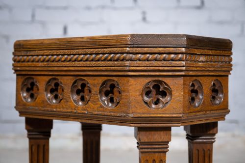 VICTORIAN GOTHIC REVIVAL OAK SIDE TABLE - ADDITIONAL PHOTO 2