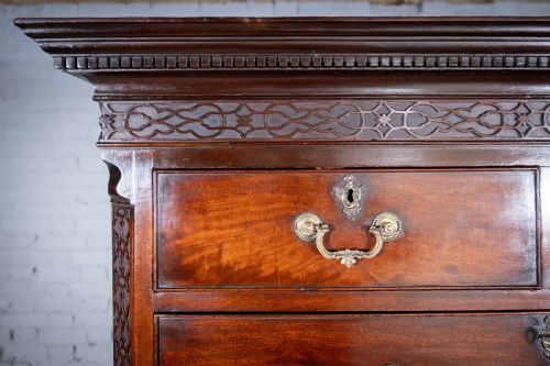 GEORGE III CHIPPENDALE PERIOD MAHOGANY CHEST ON CHEST TALLBOY - ADDITIONAL PHOTO 2