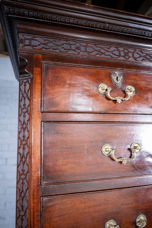 GEORGE III CHIPPENDALE PERIOD MAHOGANY CHEST ON CHEST TALLBOY - ADDITIONAL PHOTO 4