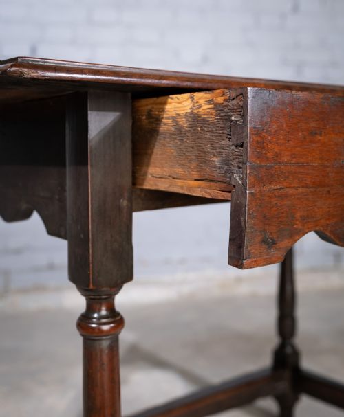 RARE 17TH CENTURY PADOUK SIDE TABLE - ADDITIONAL PHOTO 8