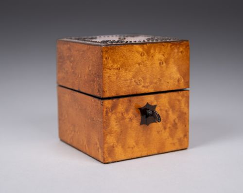 VICTORIAN BIRDS EYE MAPLE MINIATURE SCENT BOTTLE BOX CASKET - ADDITIONAL PHOTO 4