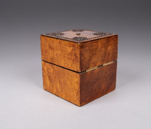 VICTORIAN BIRDS EYE MAPLE MINIATURE SCENT BOTTLE BOX CASKET - ADDITIONAL PHOTO 9