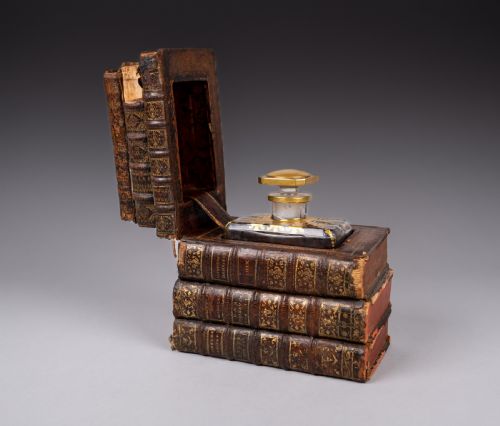 early 20th century antique book decanter box - CATEGORY: ANTIQUE BOXES - DATED 1920