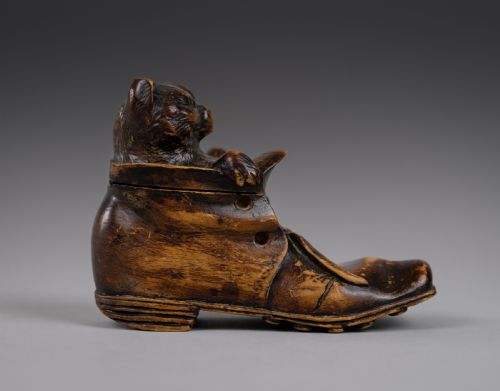 19TH CENTURY CARVED CAT IN BOOT NOVELTY INKWELL - ADDITIONAL PHOTO 5