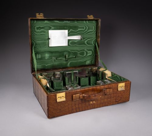 ASPREY CO 11PIECE STERLING SILVER VANITY SET IN CROCODILE LEATHER CASE C1940 - ADDITIONAL PHOTO 1