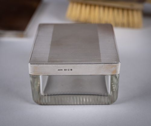 ASPREY CO 11PIECE STERLING SILVER VANITY SET IN CROCODILE LEATHER CASE C1940 - ADDITIONAL PHOTO 9
