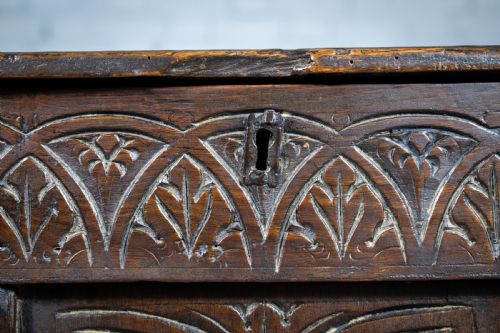 CHARLES II 17TH CENTURY CARVED THREE PANEL OAK COFFER CHEST C1680 - ADDITIONAL PHOTO 4