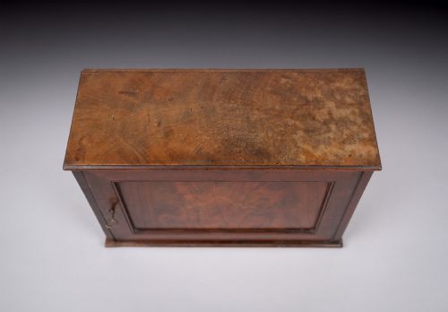 19TH CENTURY MAHOGANY APOTHECARY CABINET WITH KEY - ADDITIONAL PHOTO 12