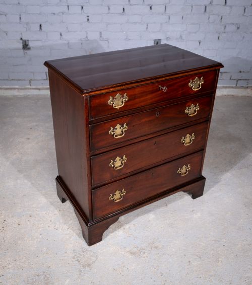 DIMINUTIVE SMALL GEORGIAN CHEST OF DRAWERS C1760 - ADDITIONAL PHOTO 2
