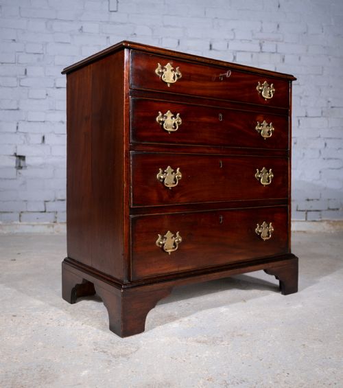 DIMINUTIVE SMALL GEORGIAN CHEST OF DRAWERS C1760 - ADDITIONAL PHOTO 4