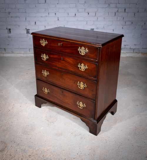 DIMINUTIVE SMALL GEORGIAN CHEST OF DRAWERS C1760 - ADDITIONAL PHOTO 1