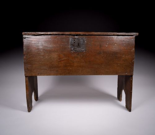 17TH CENTURY OAK SIX PLANK COFFER - ADDITIONAL PHOTO 1