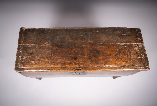 17TH CENTURY OAK SIX PLANK COFFER - ADDITIONAL PHOTO 8