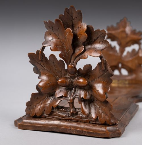 LATE 19TH CENTURY BLACK FOREST OAK LEAF EXTENDING BOOK RACK - ADDITIONAL PHOTO 1