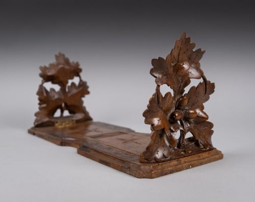 LATE 19TH CENTURY BLACK FOREST OAK LEAF EXTENDING BOOK RACK - ADDITIONAL PHOTO 2