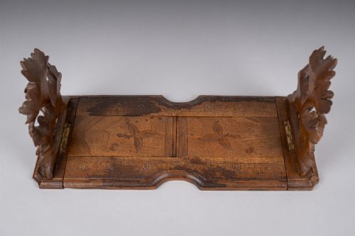 LATE 19TH CENTURY BLACK FOREST OAK LEAF EXTENDING BOOK RACK - ADDITIONAL PHOTO 5