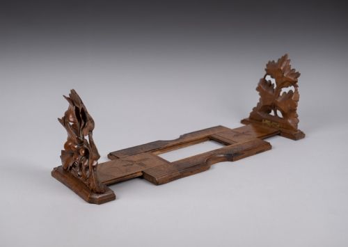 LATE 19TH CENTURY BLACK FOREST OAK LEAF EXTENDING BOOK RACK - ADDITIONAL PHOTO 6