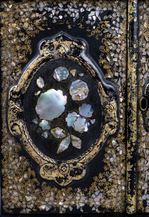 FINE MOTHER OF PEARL ABALONE EBONISED PAPIERMACHE JEWELLERY CABINET C1850 - ADDITIONAL PHOTO 3