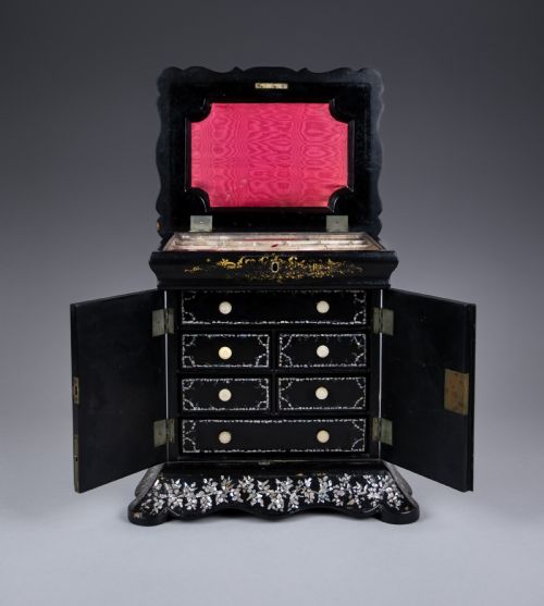 FINE MOTHER OF PEARL ABALONE EBONISED PAPIERMACHE JEWELLERY CABINET C1850 - ADDITIONAL PHOTO 6