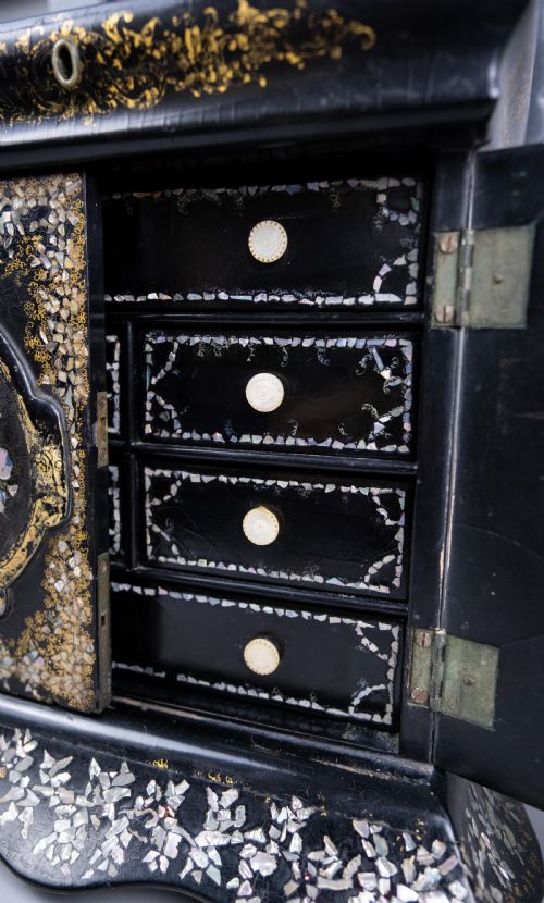FINE MOTHER OF PEARL ABALONE EBONISED PAPIERMACHE JEWELLERY CABINET C1850 - ADDITIONAL PHOTO 9