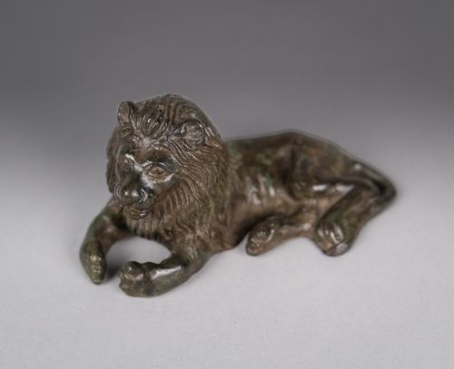 19TH CENTURY LAYING LION BRONZE - ADDITIONAL PHOTO 3