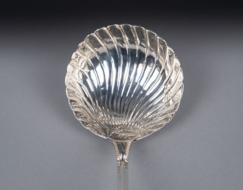 STERLING SILVER LADLE BY HESTER BATEMAN LONDON 1787 WITH CASE - ADDITIONAL PHOTO 3
