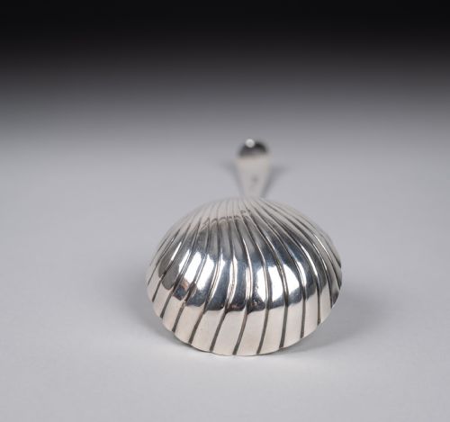 STERLING SILVER LADLE BY HESTER BATEMAN LONDON 1787 WITH CASE - ADDITIONAL PHOTO 6