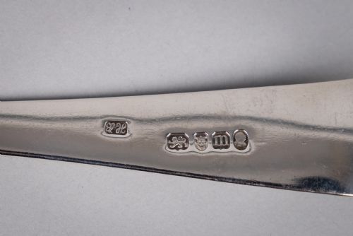 STERLING SILVER LADLE BY HESTER BATEMAN LONDON 1787 WITH CASE - ADDITIONAL PHOTO 7
