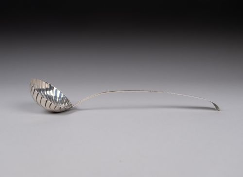 STERLING SILVER LADLE BY HESTER BATEMAN LONDON 1787 WITH CASE - ADDITIONAL PHOTO 11
