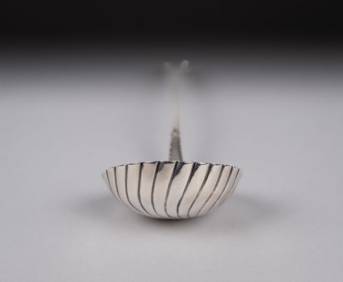 STERLING SILVER LADLE BY HESTER BATEMAN LONDON 1787 WITH CASE - ADDITIONAL PHOTO 12