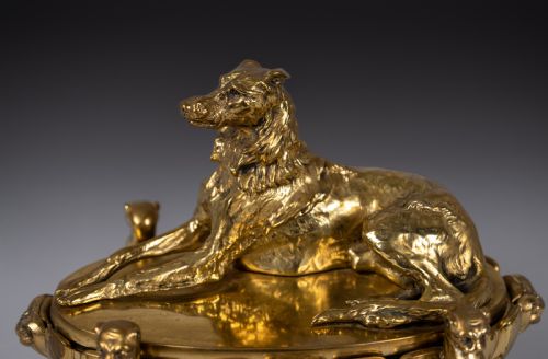 LARGE GILT BRONZE INKWELL WITH HOUND MONOPEDIC LION LEGS - ADDITIONAL PHOTO 2
