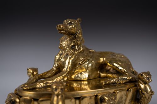 LARGE GILT BRONZE INKWELL WITH HOUND MONOPEDIC LION LEGS - ADDITIONAL PHOTO 3