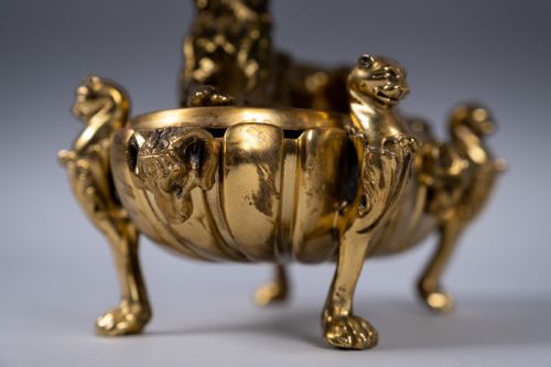 LARGE GILT BRONZE INKWELL WITH HOUND MONOPEDIC LION LEGS - ADDITIONAL PHOTO 4