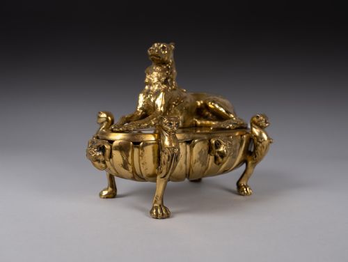 LARGE GILT BRONZE INKWELL WITH HOUND MONOPEDIC LION LEGS - ADDITIONAL PHOTO 5