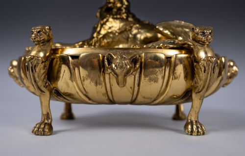 LARGE GILT BRONZE INKWELL WITH HOUND MONOPEDIC LION LEGS - ADDITIONAL PHOTO 7