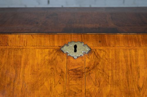 GEORGE I WALNUT FEATHERBANDED BUREAU C1720 - ADDITIONAL PHOTO 6