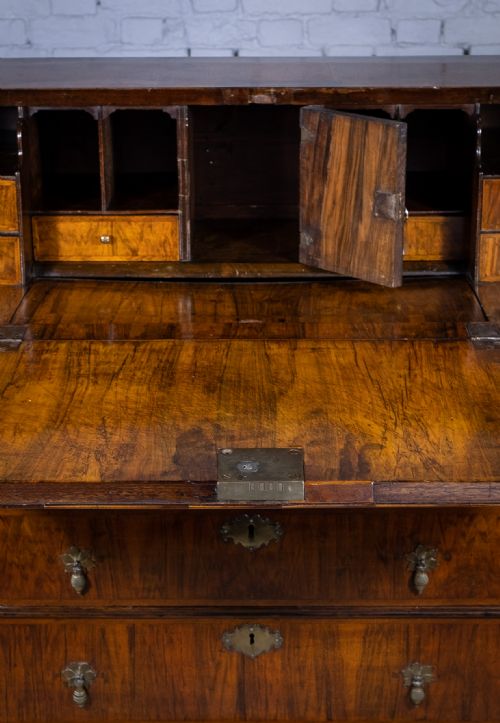 GEORGE I WALNUT FEATHERBANDED BUREAU C1720 - ADDITIONAL PHOTO 13