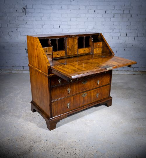 GEORGE I WALNUT FEATHERBANDED BUREAU C1720 - ADDITIONAL PHOTO 18