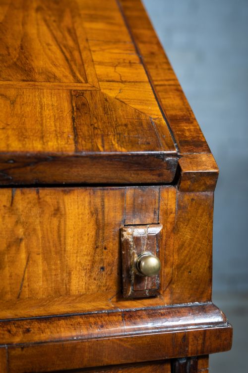 GEORGE I WALNUT FEATHERBANDED BUREAU C1720 - ADDITIONAL PHOTO 21