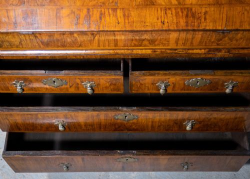 GEORGE I WALNUT FEATHERBANDED BUREAU C1720 - ADDITIONAL PHOTO 22