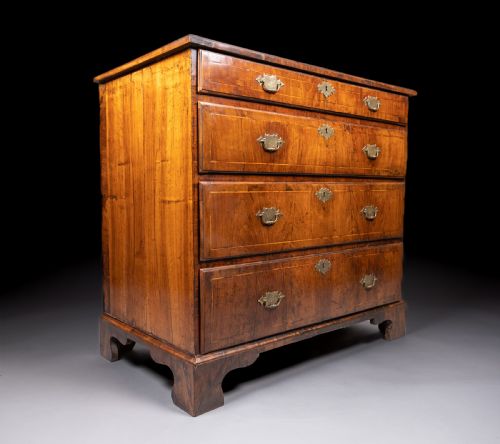 GEORGE II WALNUT CROSS BANDED CHEST OF DRAWERS C1740 - ADDITIONAL PHOTO 3