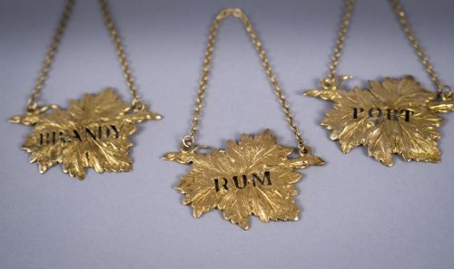 FOUR SILVER GILT VINE LEAF DECANTER LABELS BY SMD LONDON 1968 - ADDITIONAL PHOTO 2
