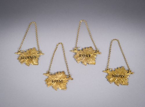 FOUR SILVER GILT VINE LEAF DECANTER LABELS BY SMD LONDON 1968 - ADDITIONAL PHOTO 4