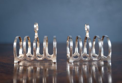 PAIR OF ART DECO STERLING SILVER TOAST RACKS BY SYNYER BEDDOES 1926 - ADDITIONAL PHOTO 1