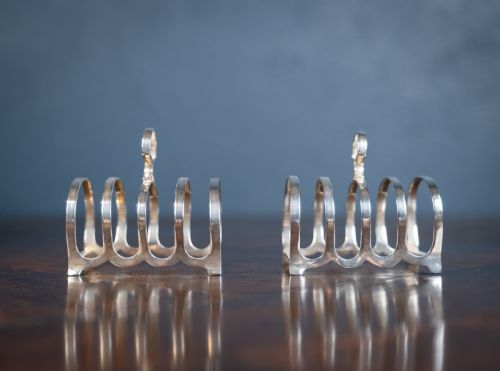 PAIR OF ART DECO STERLING SILVER TOAST RACKS BY SYNYER BEDDOES 1926 - ADDITIONAL PHOTO 3